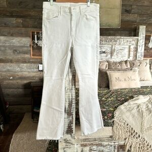 Super cute frayed crop jeans